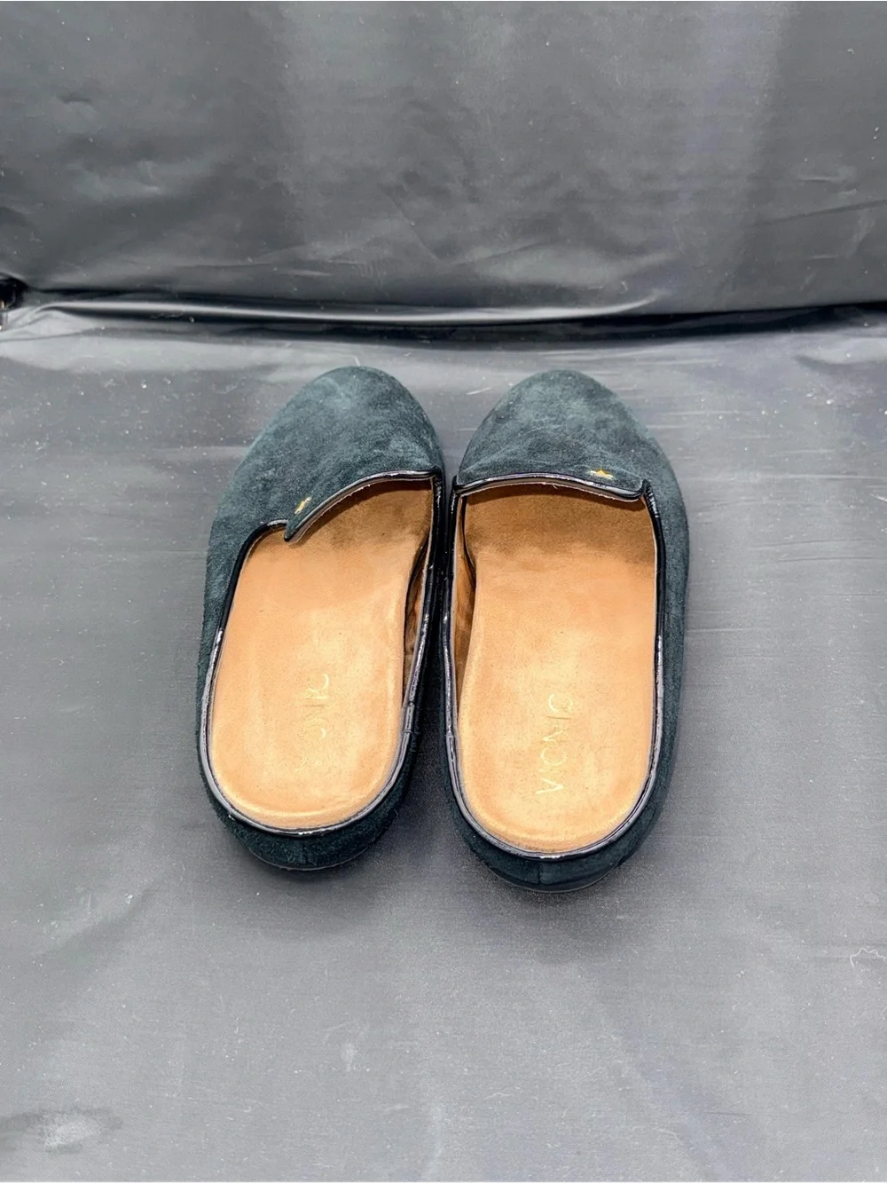Vionic Carnegie Black Suede Mule Loafer 8.5 Quiet Luxury Minimalist Comfort Flat